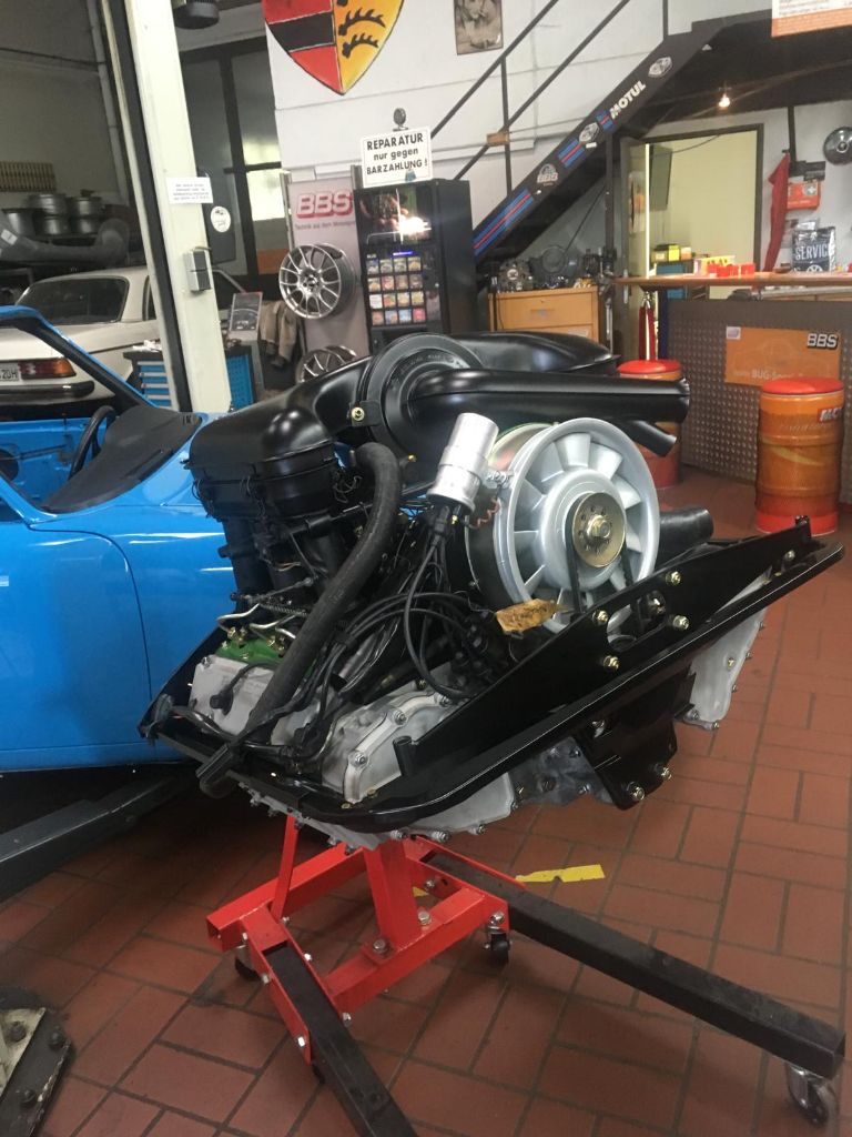 Motor auf Montageständer